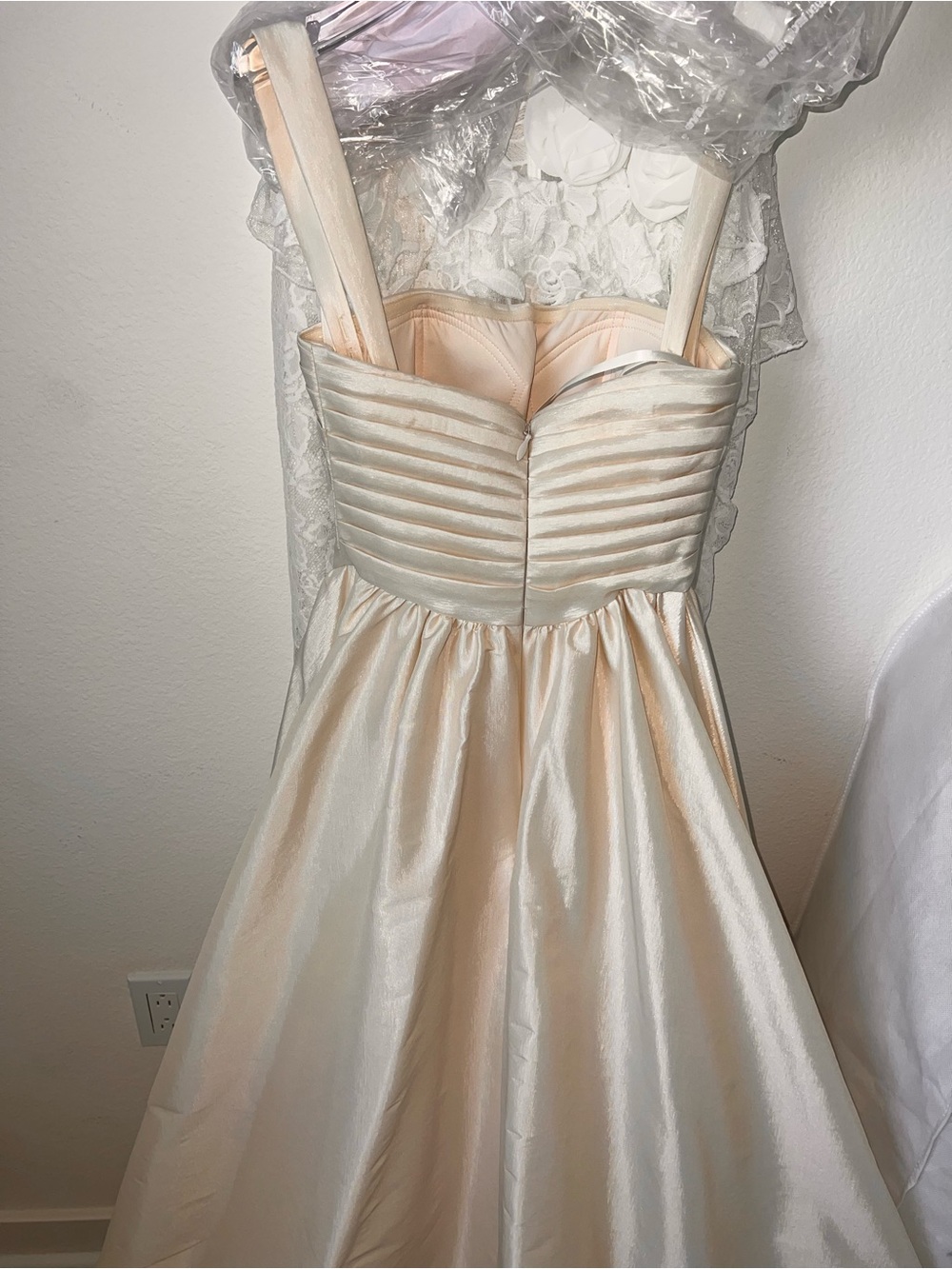 Meshki The CARLA Ruched Gown- Cream A-Line Bridal Gown High Slit-Size XS - Picture 15 of 16